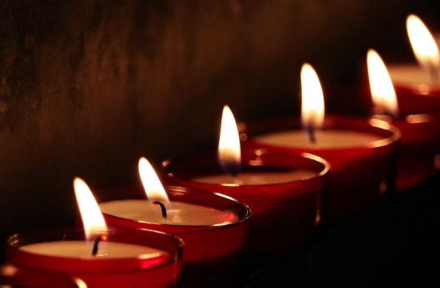 Patriarhia Romana: Slujbe de pomenire pentru eroii din decembrie 1989