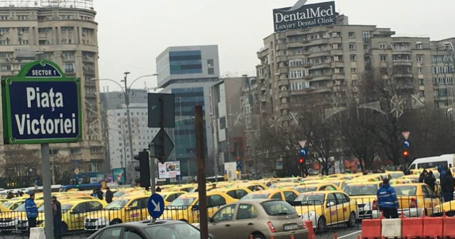 Protestul transportatorilor: Sute de taxiuri si microbuze, in Piata Victoriei