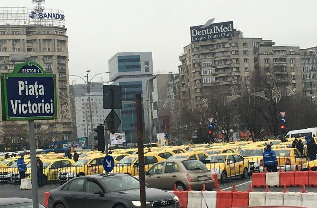 Protestul transportatorilor: Sute de taxiuri si microbuze, in Piata Victoriei