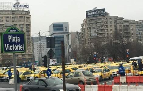 Protestul transportatorilor: Sute de taxiuri si microbuze, in Piata Victoriei
