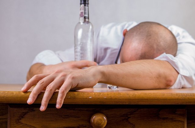 Cum sa scapi rapid de mahmureala? 8 remedii eficiente