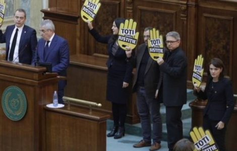 USR va ataca la CCR toate legile Justitiei