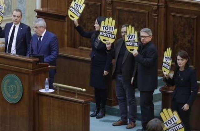 USR va ataca la CCR toate legile Justitiei