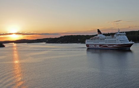 Cel putin trei persoane au murit dupa ce un feribot s-a rasturnat in largul coastelor filipineze