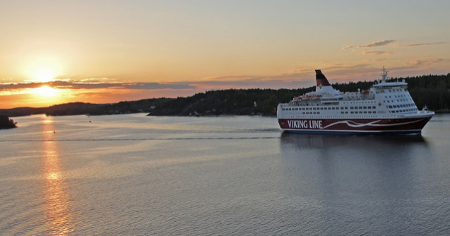 Cel putin trei persoane au murit dupa ce un feribot s-a rasturnat in largul coastelor filipineze