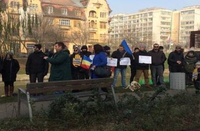 Protest mut in fata sediului PSD Timis