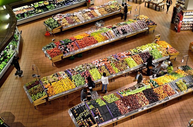 O femeie a fost injunghiata mortal intr-un supermaket din Marea Britanie