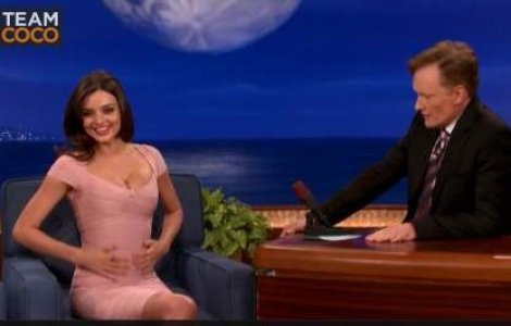  Video  Miranda Kerr a trecut prin "chinurile facerii" alaturi de Orlando Bloom