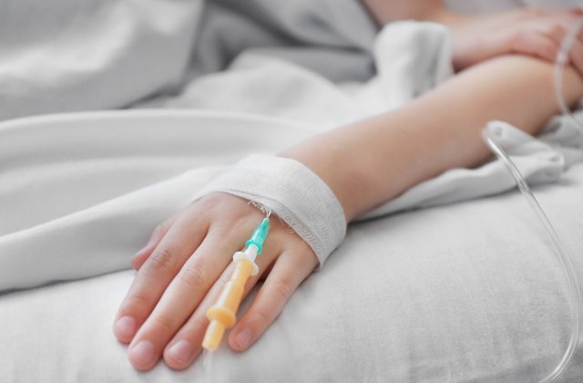 Fetita ai carei parinti au refuzat sa o trateze de cancer nu poate fi operata deoarece boala a ajuns la metastaza