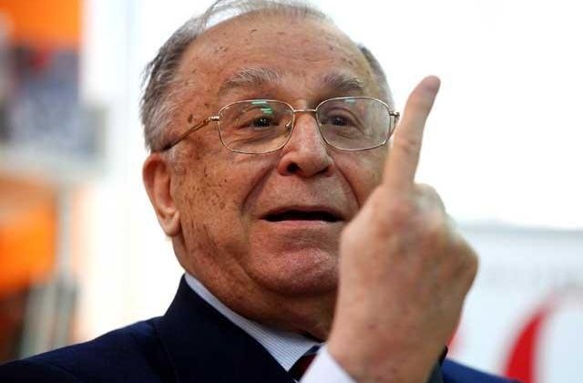 Iliescu, la 28 de ani de la Revolutie: "Ma inclin in fata memoriei celor care au luptat"