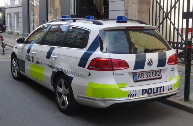 Danemarca: Un barbat care transporta 1.000 de joint-uri a intrat din greseala intr-o masine a politiei