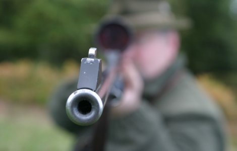 Dambovita: Barbat impuscat accidental in piept, la o partida de vanatoare