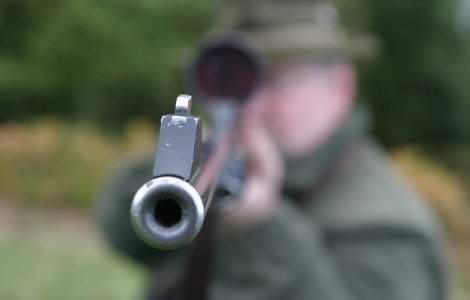 Dambovita: Barbat impuscat accidental in piept, la o partida de vanatoare