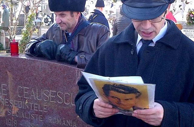 Mormantul dictatorului Nicolae Ceausescu, vizitat de zeci de romani, in ziua de Craciun
