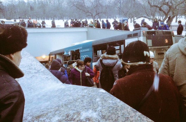 Un autobuz a patruns intr-un pasaj pietonal la Moscova: cel putin 5 morti si 15 raniti