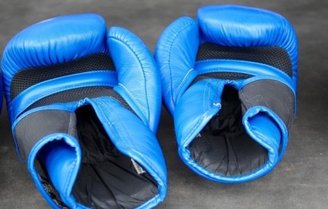 Un fost campion national la box s-a sinucis in masina sa. Sportivul a lasat un bilet de adio