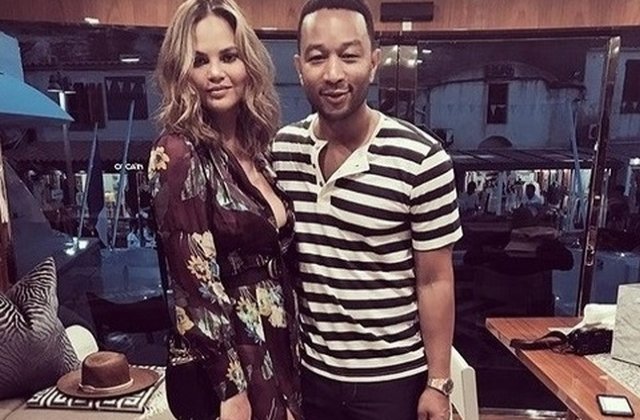 Un avion in care se aflau Chrissy Teigen si John Legend, intors din drum pentru ca un pasager a gresit aeronava