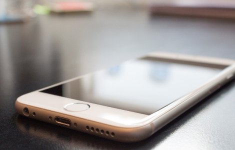 Apple isi cere scuze pentru ca incetineste performanta iPhone-lor vechi