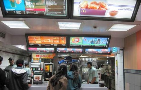 Revolutie la McDonald&#39;s: Vanzatorii, inlocuiti de aparate