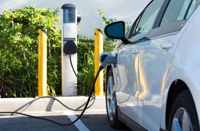 Peste 3 milioane de masini electrice si hibride la nivel global: crestere de cel putin un milion de unitati in 2018