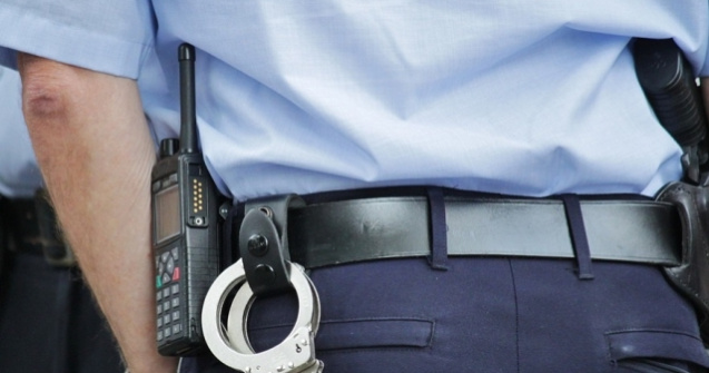 Barbat de 47 de ani, retinut dupa ce si-a omorat sotia si si-a obligat fiul sa o ingroape