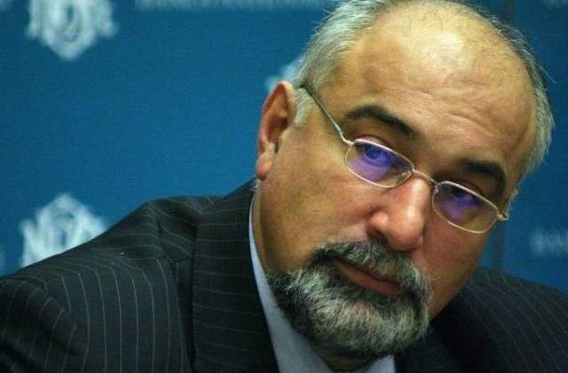 Vosganian: Fie ca in 2018 apele tulburi ale lui 2017 sa se limpezeasca si sa putem vedea stelele cerului oglindite in adancuri