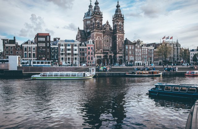 Atentionare de calatorie MAE pentru Olanda: Cod galben de vant puternic. Rafalele de vant pot atinge viteze de pana la 115 km/ora