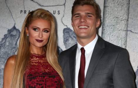 Paris Hilton s-a logodit cu actorul Chris Zylka