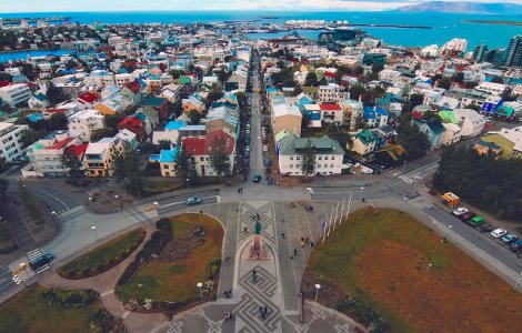 Care este prima tara din lume ce ofera salarii egale femeilor si barbatilor