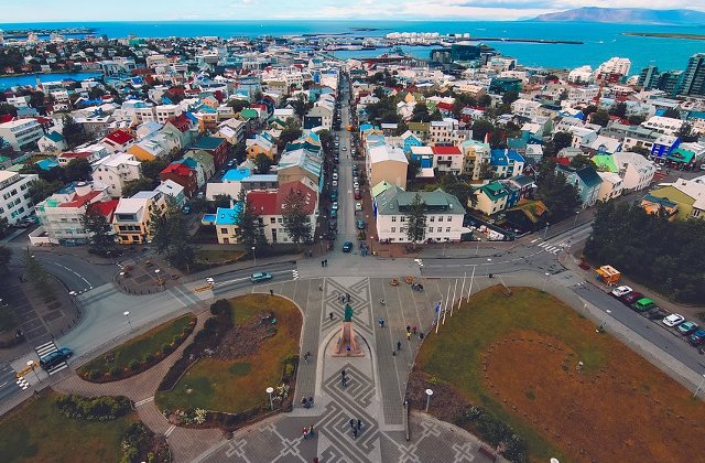 Care este prima tara din lume ce ofera salarii egale femeilor si barbatilor