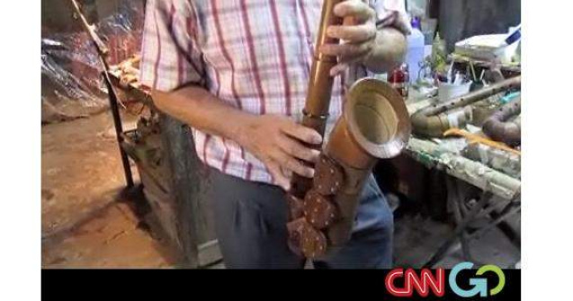  Video : Si-a construit un saxofon din bambus