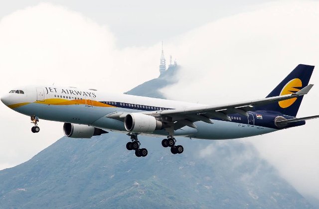 Doi piloti au fost suspendati de compania aeriana la care lucrau pentru ca s-au batut in timpul unui zbor