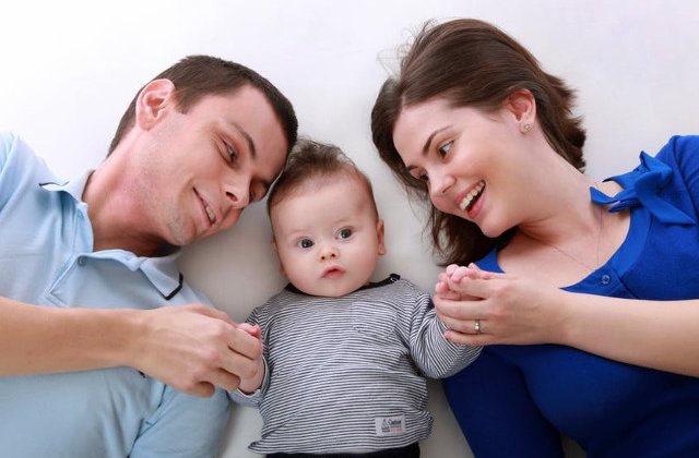 5 moduri practice in care poti sprijini tinerele mame