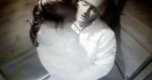 Un pedofil care a abuzat doi copii in lift este cautat de politisti