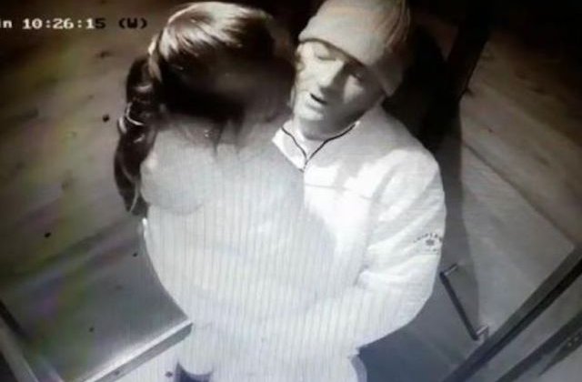 Un pedofil care a abuzat doi copii in lift este cautat de politisti