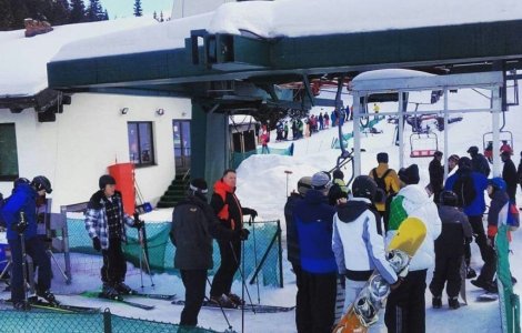 Presedintele Klaus Iohannis, fotografiat la schi in Muntii Sureanu din Alba