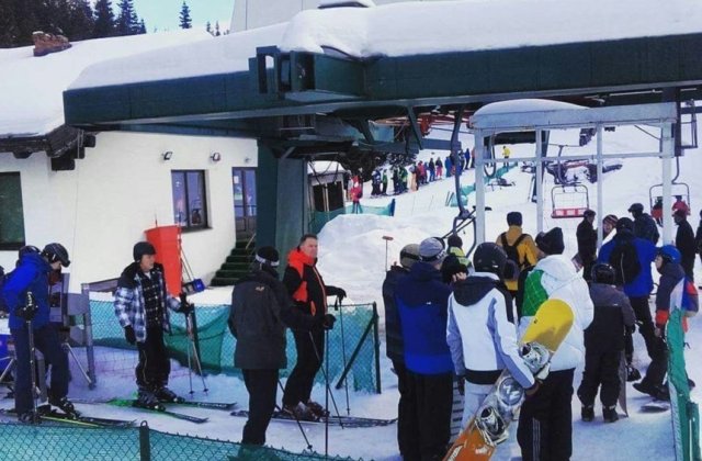 Presedintele Klaus Iohannis, fotografiat la schi in Muntii Sureanu din Alba