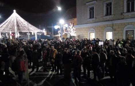 Cateva sute de persoane au protestat in Cluj-Napoca: "Legea-i a poporului, nu a dictatorului" / VIDEO