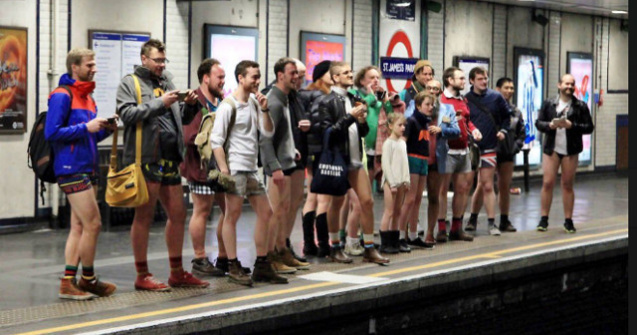 Sute de americani si britanici au sarbatorit Ziua fara Pantaloni