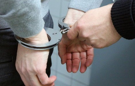 Un barbat a fost retinut in Bucuresti, dupa ce a hartuit sexual doua femei