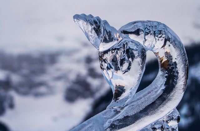 Pura splendoare in mijlocul iernii! 10+ cele mai impresionante sculpturi de gheata