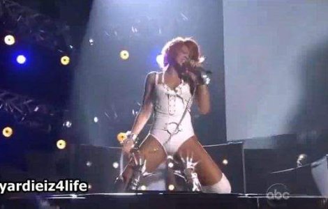  Video  Britney Spears s-a sarutat cu Rihanna