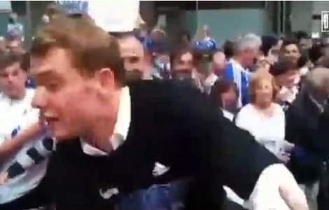  Video  Portarul lui Schalke, palmuit de un suporter