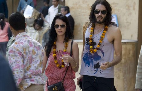  Video  Russell Brand a fost expulzat din Japonia