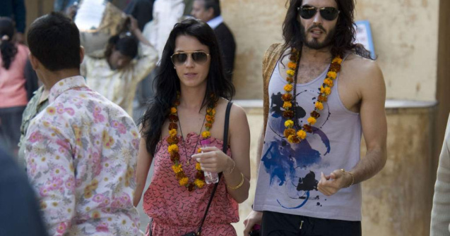  Video  Russell Brand a fost expulzat din Japonia