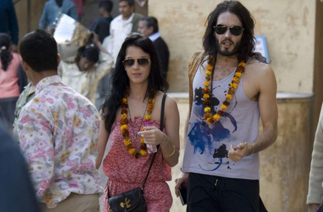 [VIDEO] Russell Brand a fost expulzat din Japonia