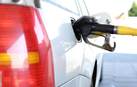 Platforma Romania 100: O "realizare" clara a PSD-ALDE e cresterea pretului carburantilor la pompa