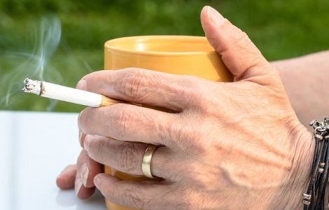 Expert pneumolog: In fumul de tigara exista substante radioactive