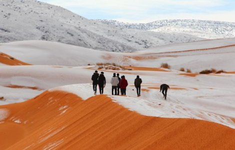 Desertul Sahara este cuprins de ninsoare pentru al treilea an la rand