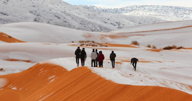 Desertul Sahara este cuprins de ninsoare pentru al treilea an la rand